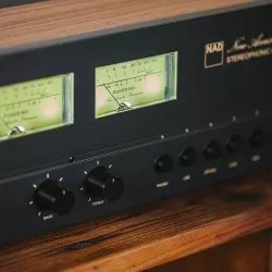 amplificatore stereo HiFi edizione limitata, NAD C 3050 LE, dettaglio VU meter