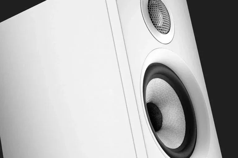 I nuovi diffusori acustici della serie 600 di B&W, disponibili in bianco o in ne